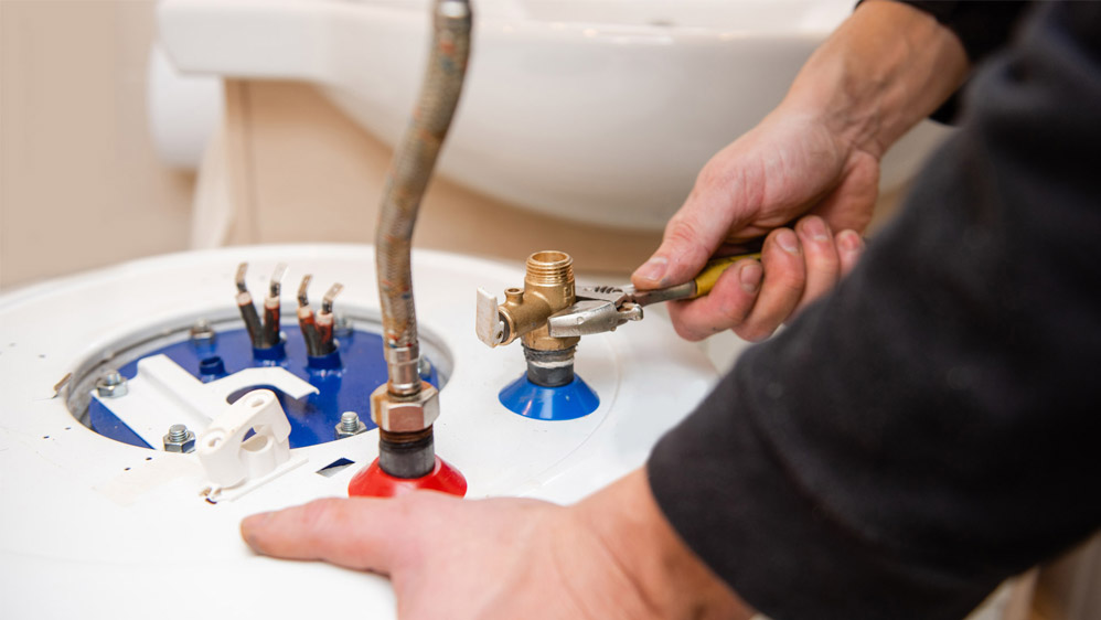 Water Heater Maintenance in Los Barreras